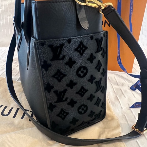 LOUIS VUITTON On My Side MM - Black - Picture 2 of 14
